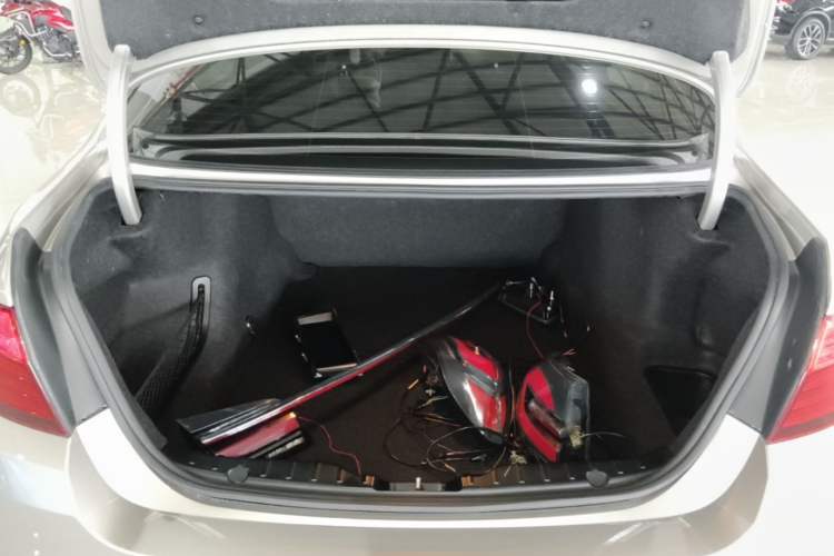 Used BMW 5 Series 2014 525Li Luxury Design Package Trunk