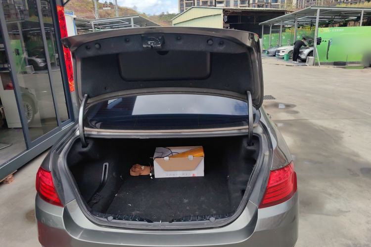Used BMW 5 Series 2014 525Li Leading Model Trunk