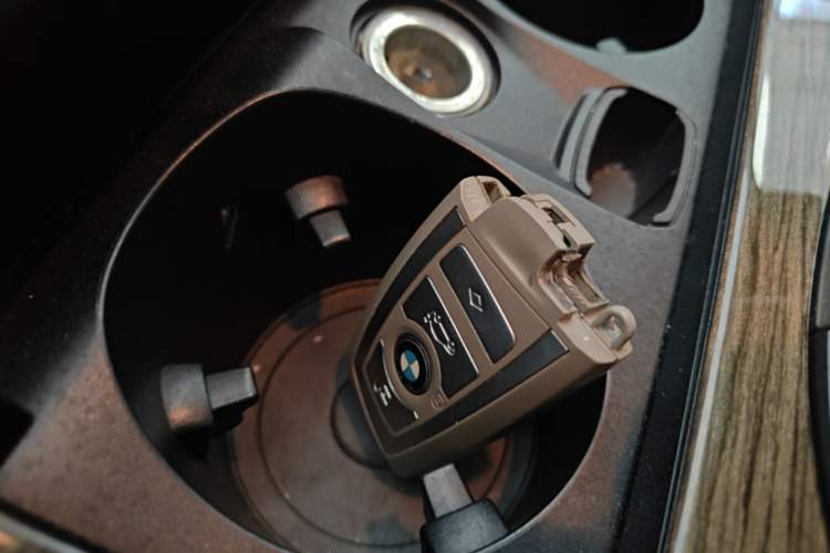 Used BMW 5 Series 2014 535Li Leading Model Vehicle Key