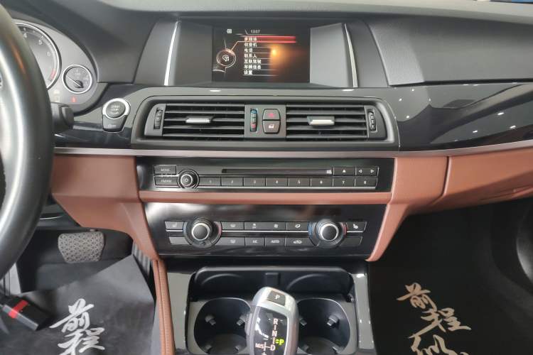 Used BMW 5 Series 2014 520i Touring Edition Audio And AC Panel