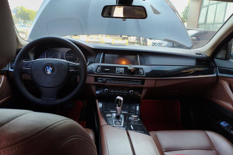 Used BMW 5 Series 2014 520Li Elegant Model Center Console
