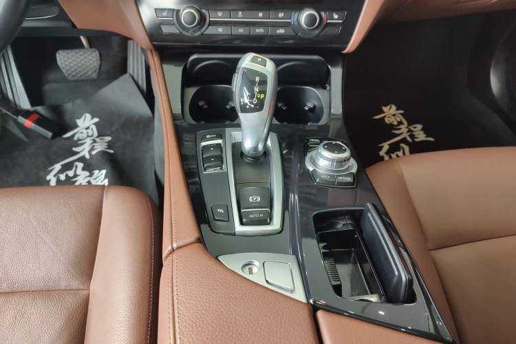 Used BMW 5 Series 2014 520i Touring Edition Gear Lever