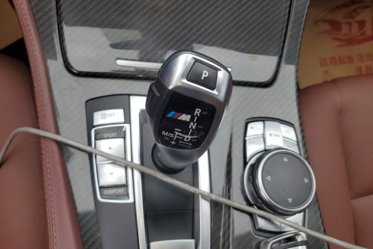 Used BMW 5 Series 2014 520i Elegant Edition Gear Lever