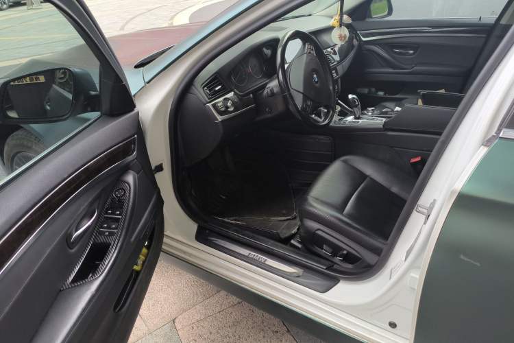Used BMW 5 Series 2014 525Li Leading Model Interior 3
