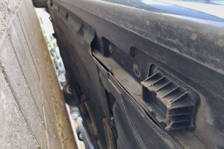 Used BMW 5 Series 2014 520Li Elegant Model Left Side Sill