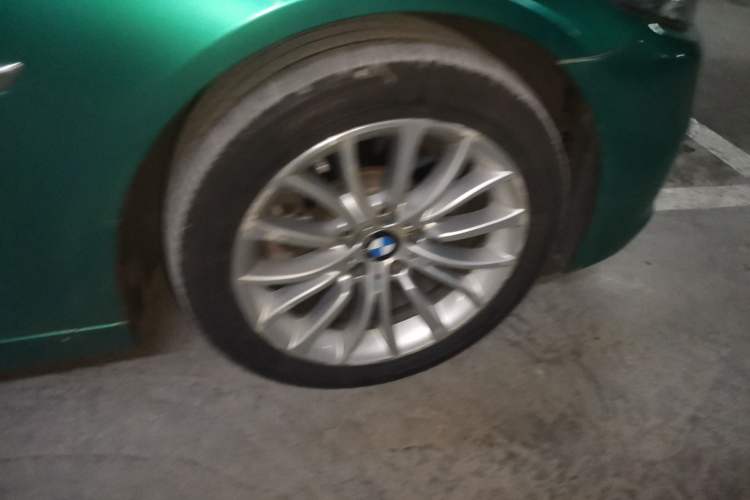 Used BMW 5 Series 2014 525Li Luxury Design Package Right Front Wheel Hub