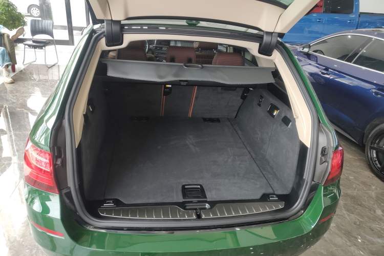 Used BMW 5 Series 2014 520i Touring Edition Trunk
