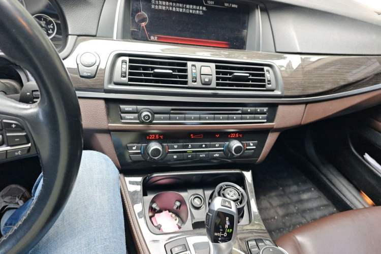 Used BMW 5 Series 2014 525Li Luxury Design Package Audio And AC Panel