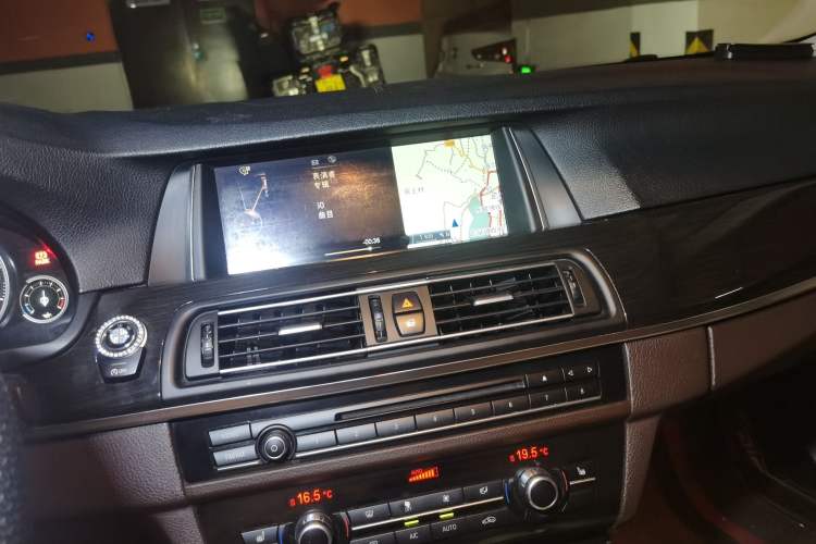 Used BMW 5 Series 2014 525Li Luxury Design Package Audio And AC Panel