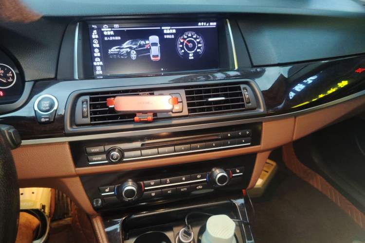 Used BMW 5 Series 2014 525Li Leading Model Audio And AC Panel