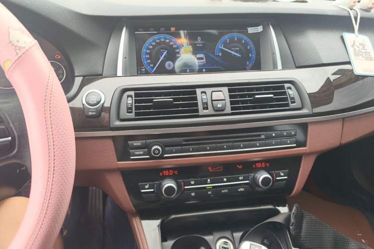 Used BMW 5 Series 2014 525Li Leading Model Audio And AC Panel