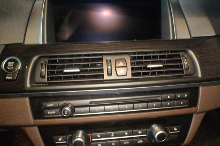 Used BMW 5 Series 2014 525Li Luxury Design Package Audio And AC Panel