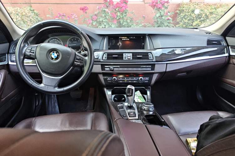 Used BMW 5 Series 2014 525Li Luxury Design Package Center Console