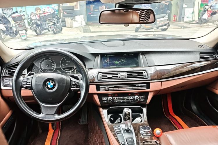 Used BMW 5 Series 2014 535Li Leading Model Center Console