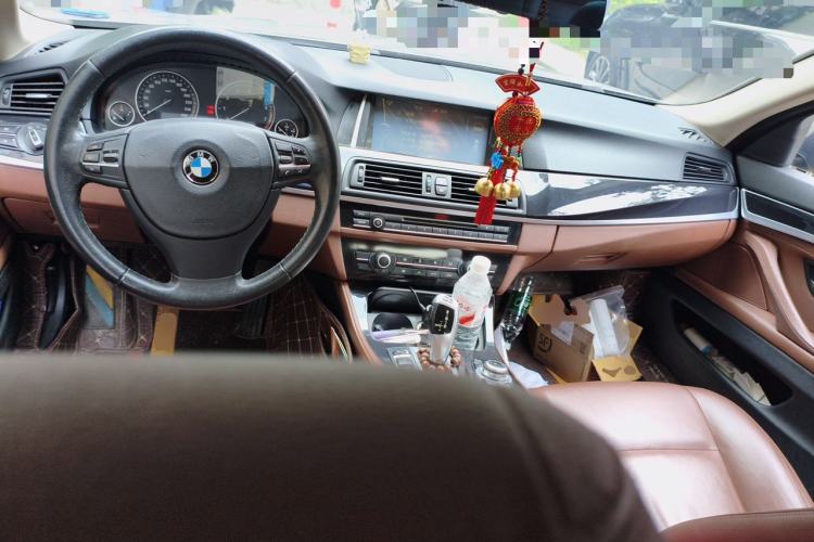 Used BMW 5 Series 2014 520Li Elegant Model Center Console
