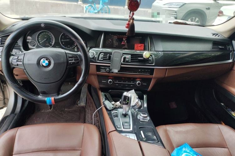 Used BMW 5 Series 2014 520Li Elegant Model Center Console