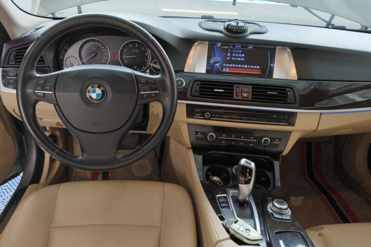 Used BMW 5 Series 2014 525Li Leading Model Center Console