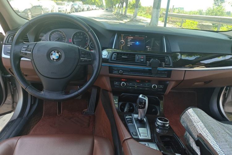 Used BMW 5 Series 2014 525Li Leading Model Center Console