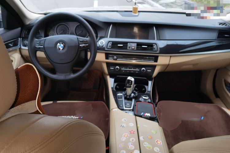 Used BMW 5 Series 2014 520Li Elegant Model Center Console