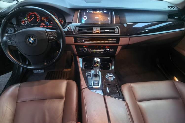 Used BMW 5 Series 2014 525Li Leading Model Center Console