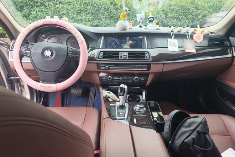 Used BMW 5 Series 2014 525Li Leading Model Center Console