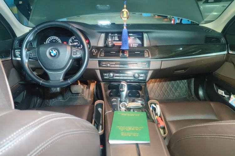 Used BMW 5 Series 2014 525Li Luxury Design Package Center Console