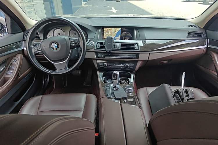 Used BMW 5 Series 2014 525Li Luxury Design Package Center Console
