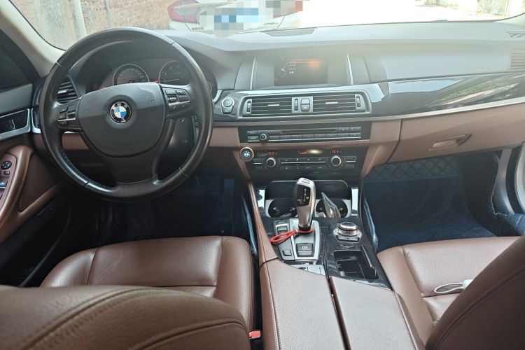 Used BMW 5 Series 2014 520Li Elegant Model Center Console