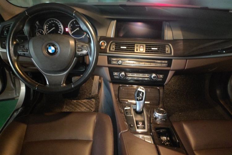 Used BMW 5 Series 2014 525Li Luxury Design Package Center Console