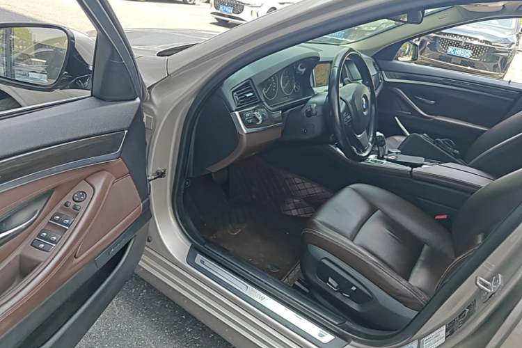 Used BMW 5 Series 2014 525Li Luxury Design Package Driver Seat
