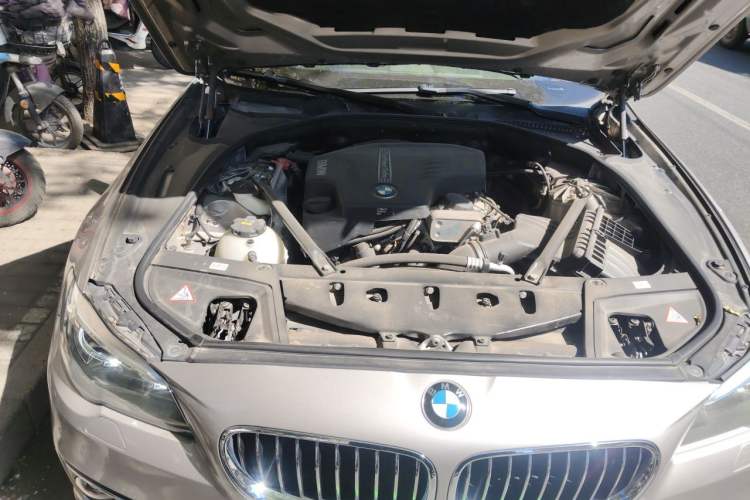 Used BMW 5 Series 2014 528Li Luxury Design Package Engine Bay