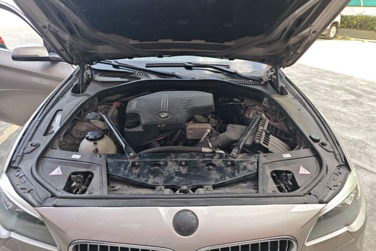 Used BMW 5 Series 2014 525Li Luxury Design Package Engine Bay