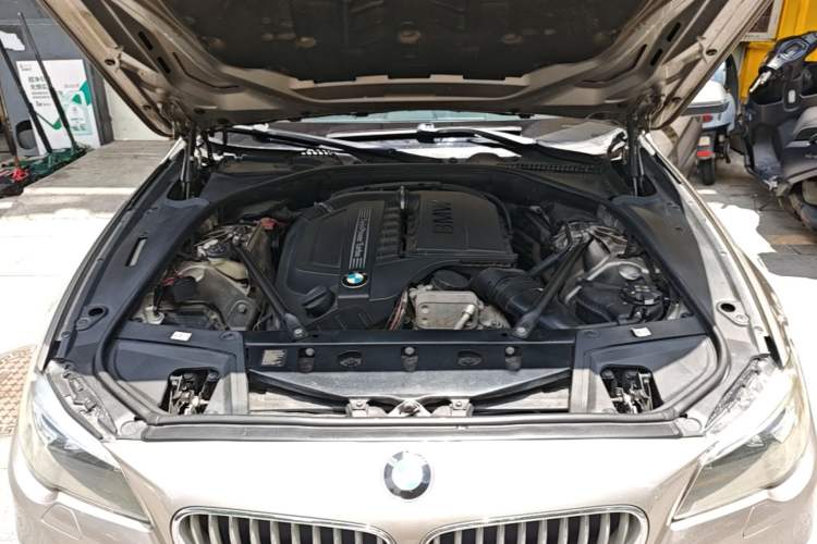 Used BMW 5 Series 2014 535Li Leading Model Engine Bay
