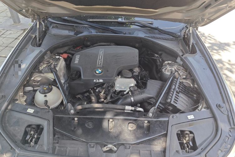 Used BMW 5 Series 2014 525Li Leading Model Engine Bay