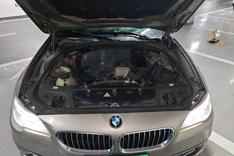 Used BMW 5 Series 2014 525Li Luxury Design Package Engine Bay
