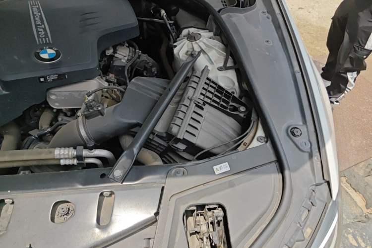Used BMW 5 Series 2014 520Li Elegant Model Engine Bay Left