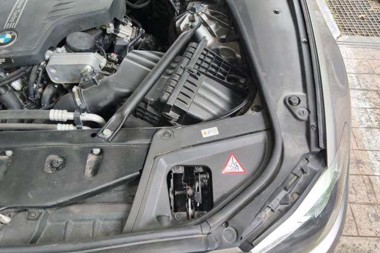 Used BMW 5 Series 2014 525Li Luxury Design Package Engine Bay Left