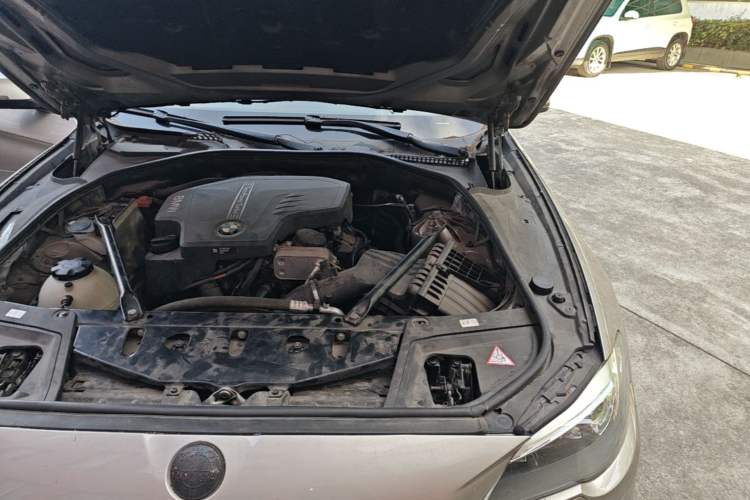 Used BMW 5 Series 2014 525Li Luxury Design Package Engine Bay Left