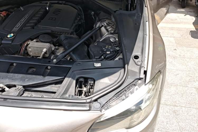 Used BMW 5 Series 2014 535Li Leading Model Engine Bay Left
