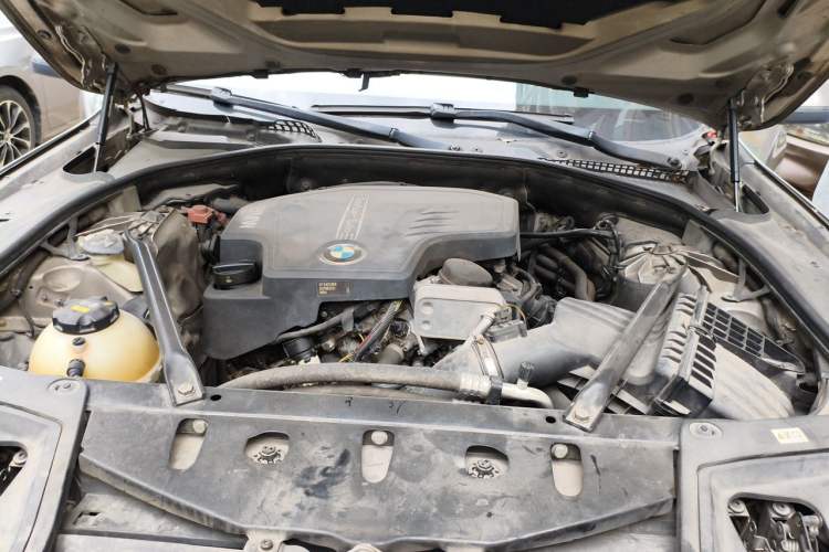 Used BMW 5 Series 2014 520Li Elegant Model Engine Bay Left