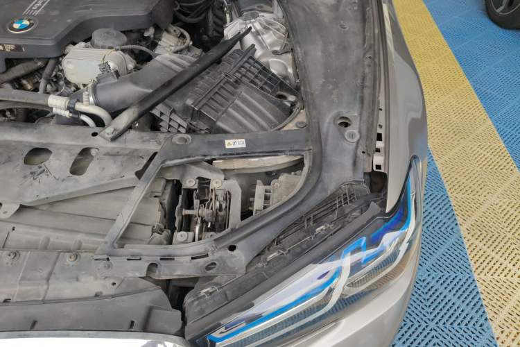 Used BMW 5 Series 2014 525Li Leading Model Engine Bay Left
