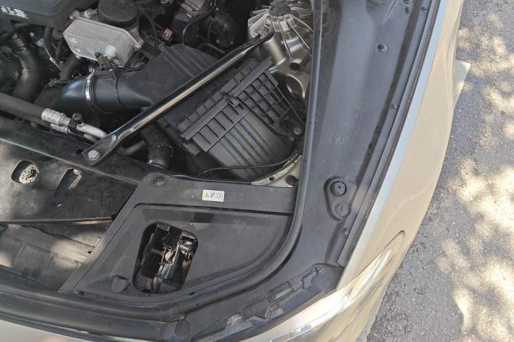 Used BMW 5 Series 2014 525Li Leading Model Engine Bay Left