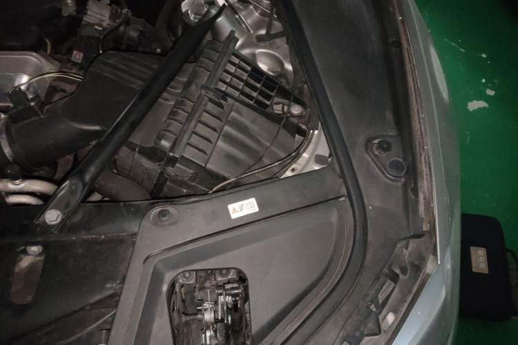 Used BMW 5 Series 2014 525Li Luxury Design Package Engine Bay Left