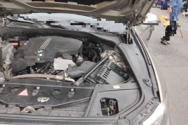 Used BMW 5 Series 2014 520Li Elegant Model Engine Bay Left