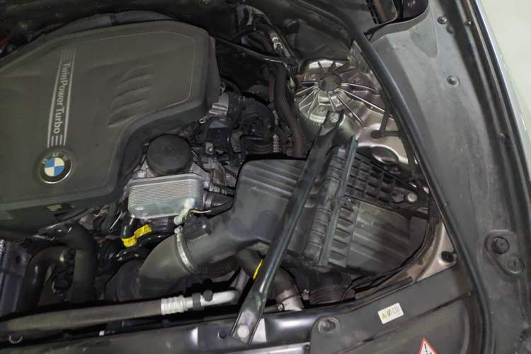 Used BMW 5 Series 2014 525Li Luxury Design Package Engine Bay Left