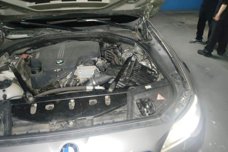 Used BMW 5 Series 2014 525Li Luxury Design Package Engine Bay Left