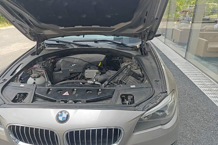 Used BMW 5 Series 2014 525Li Luxury Design Package Engine Bay Left