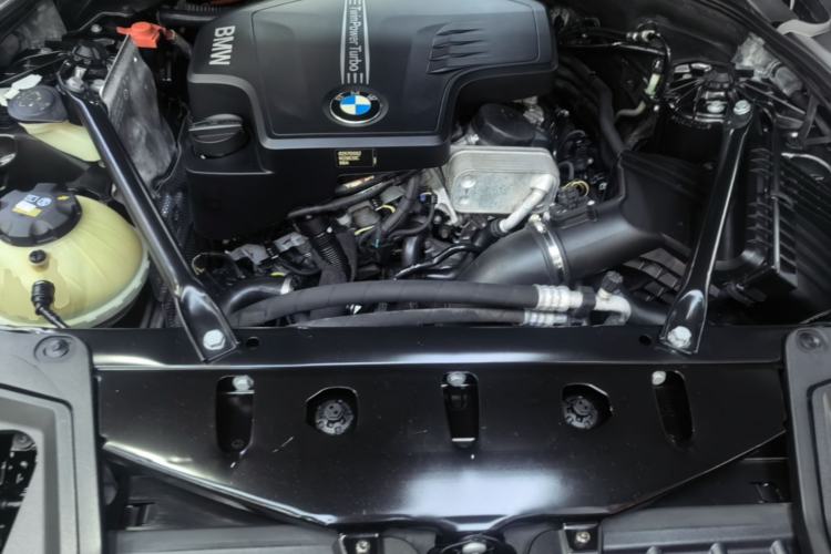 Used BMW 5 Series 2014 525Li Leading Model Engine Bay