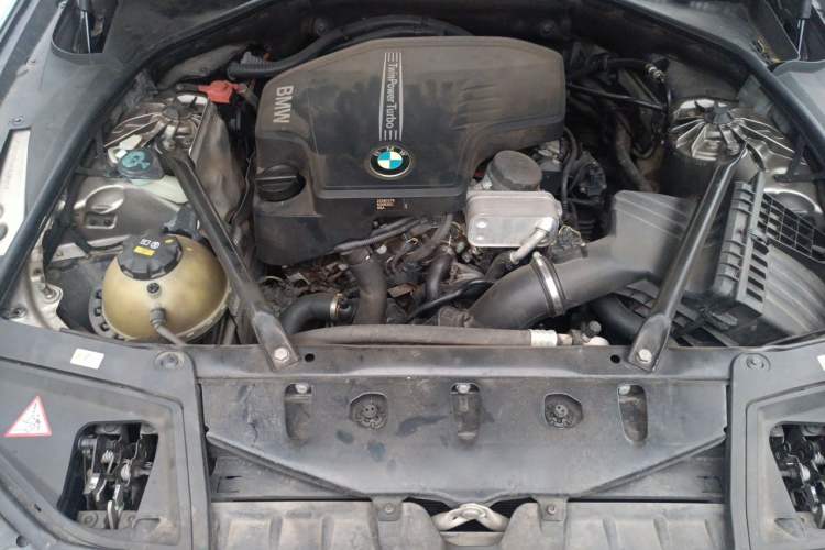 Used BMW 5 Series 2014 528Li Leading Model Engine Bay