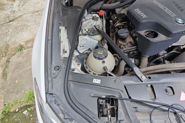 Used BMW 5 Series 2014 520Li Elegant Model Engine Bay Right